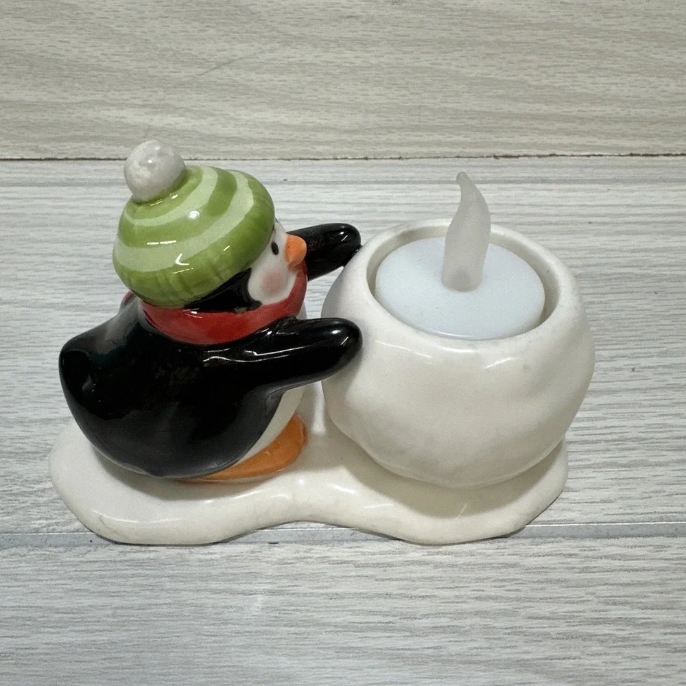 HALLMARK‎ Christmas Penguin w/Snowball Tea Light Candle Holder 5.5x3.5x2.5